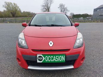  Voir d&eacute;tails -Renault Clio Bon �tat 1.2i TomTom LIVE &agrave; Herve (46)