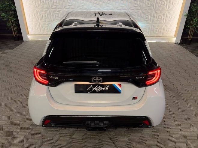Toyota Yaris 130h GR Sport 5p MC24 GRIS de 2024