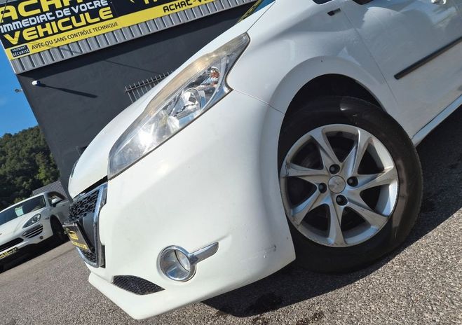 Peugeot 208 1.2 vti 82 cv distribution neuve Blanc de 2014