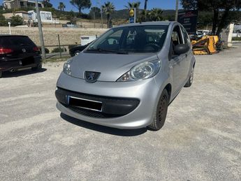  Voir d&eacute;tails -Peugeot 107 1.0 12v Urban 5p &agrave; Sainte-Maxime (83)