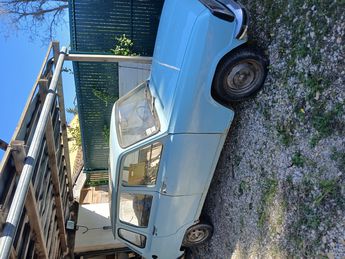  Voir d&eacute;tails -Renault R6 a restaurer &agrave; Saint-Gilles (30)