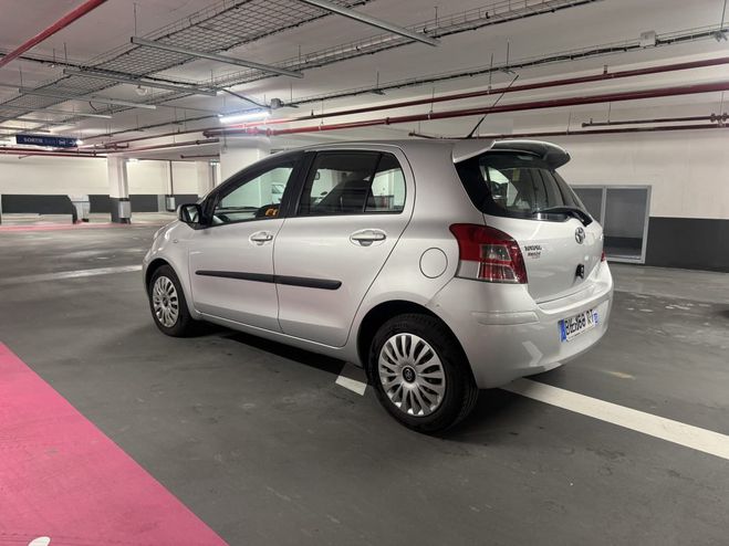 Toyota Yaris 1.4 D-4D IN Gris M�tallis� de 2011