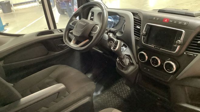 Iveco Daily 35S18H A8 V12 Blanc de 2023