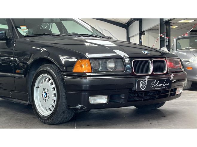 BMW Serie 3 318i iS BERLINE E36 / 1ERE MAIN / HISTOR NOIR de 1994