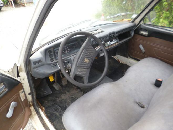 Peugeot 504 2,3 D BLANC de 1990