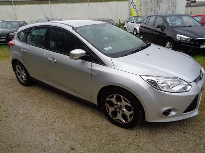 Ford Focus 1.6 TDCI 95CH FAP STOP&START TREND 5P GRIS C de 2011