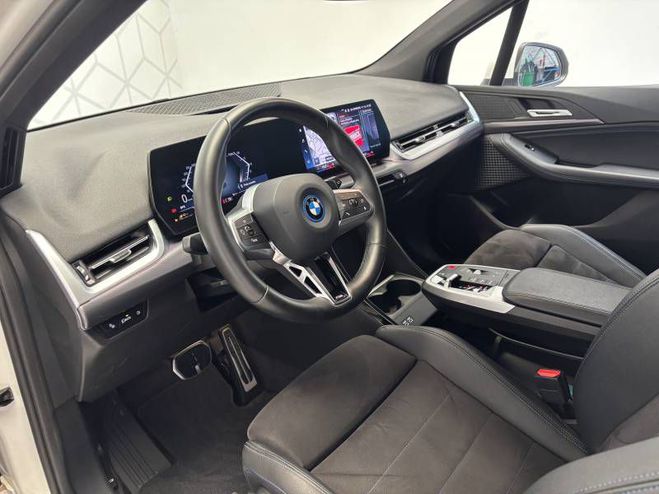 BMW Serie 2 Active Tourer 225e xDrive 245 ch DKG7 M  blanc de 2022