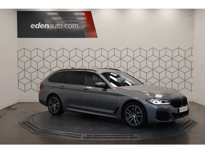 BMW Serie 5 Touring 530e TwinPower Turbo 292 ch BVA8 gris de 2024