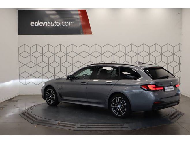 BMW Serie 5 Touring 530e TwinPower Turbo 292 ch BVA8 gris de 2024