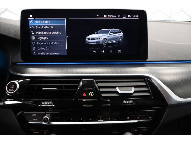 BMW Serie 5 Touring 530e TwinPower Turbo 292 ch BVA8 gris de 2024