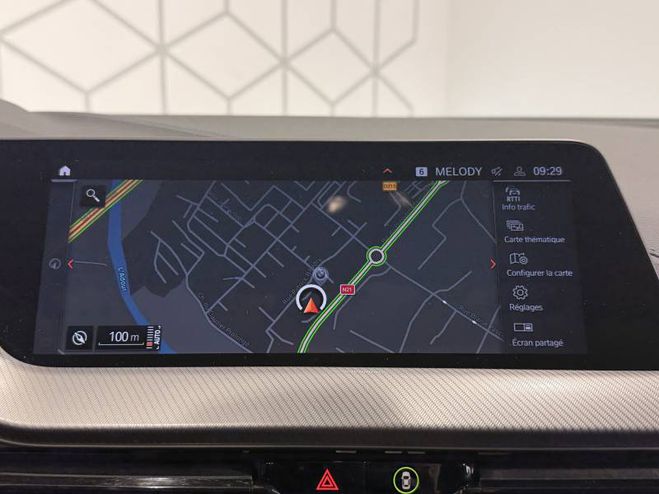 BMW Serie 1 120i 178 ch DKG7 M Sport blanc de 2023