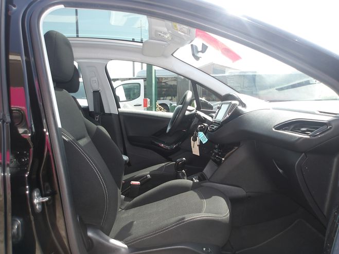 Peugeot 208 1.2 PURETECH 82CH ALLURE 5P NOIR de 2017