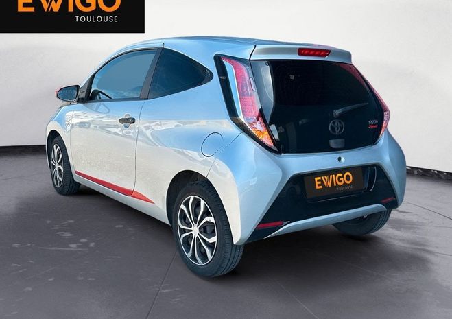 Toyota Aygo 1.0 vvti 70ch xplay xshift bva Gris de 2017