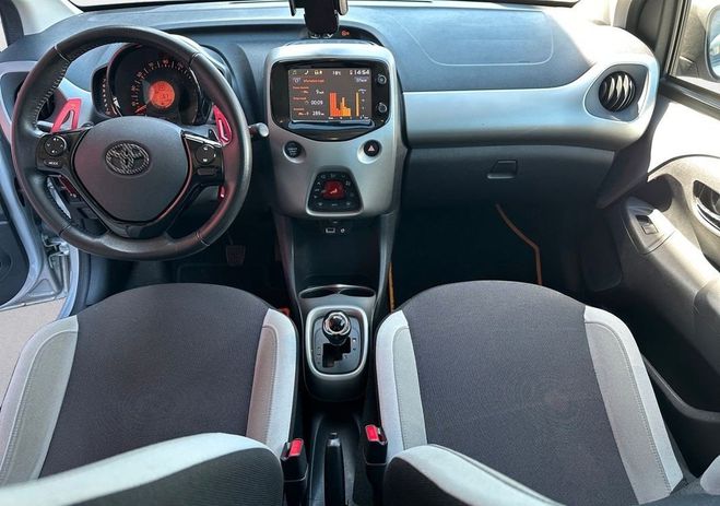 Toyota Aygo 1.0 vvti 70ch xplay xshift bva Gris de 2017