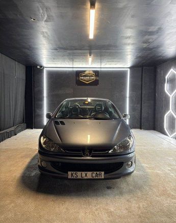  Voir d&eacute;tails -Peugeot 206 CC 1.6HDI 110 Cv 1 �res mains &agrave; Peltre (57)