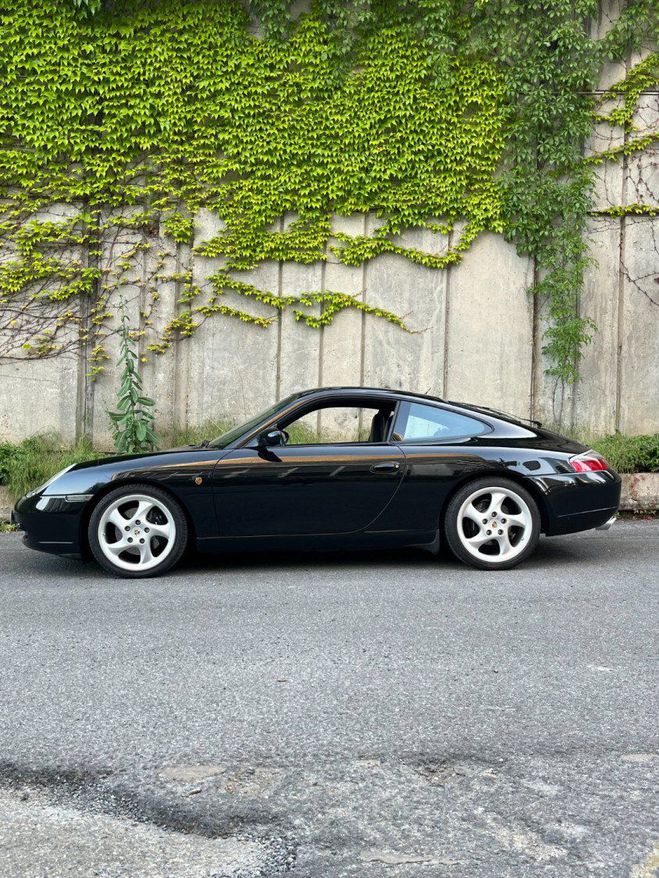 Porsche 911  noir profond de 2000