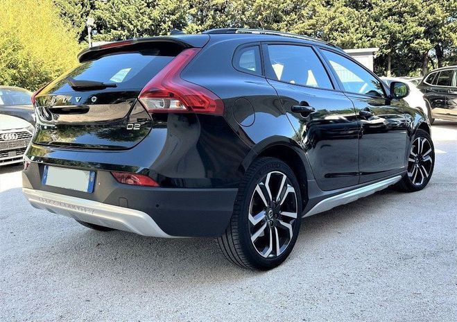 Volvo V40 Cross Country D2 120CH SUMMUM GEARTRONIC Noir de 2016