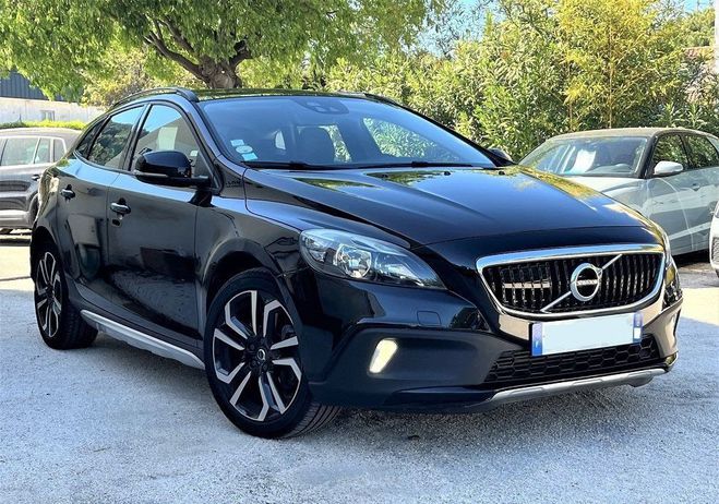 Volvo V40 Cross Country D2 120CH SUMMUM GEARTRONIC Noir de 2016