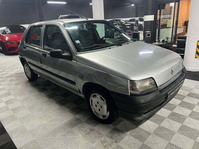 Renault Clio - 1.2 - 5 Portes - Embrayage Neuf - 55ch Gris de 1995