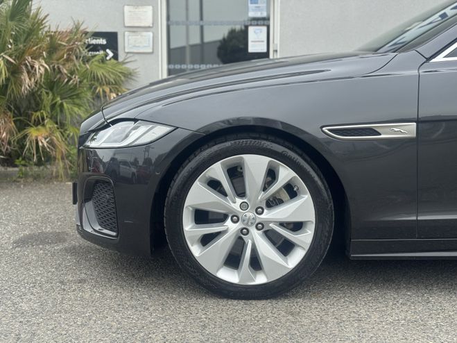 Jaguar XF D 200 MHEV R-DYNAMIC SE BVA8 RWD GRIS F de 2021