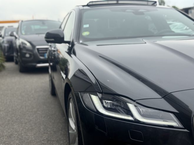 Jaguar XF D 200 MHEV R-DYNAMIC SE BVA8 RWD GRIS F de 2021