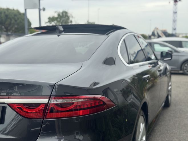 Jaguar XF D 200 MHEV R-DYNAMIC SE BVA8 RWD GRIS F de 2021