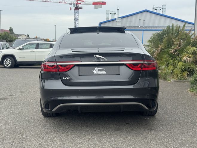 Jaguar XF D 200 MHEV R-DYNAMIC SE BVA8 RWD GRIS F de 2021