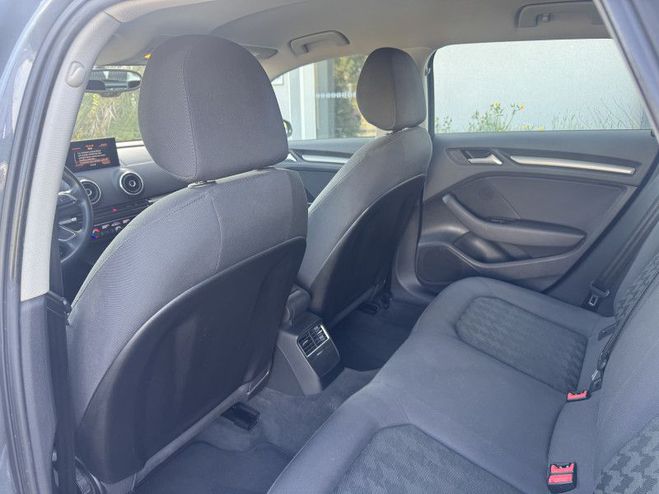 Audi A3 1.6 TDI 105 CH FAP AMBIENTE GRIS F de 2014