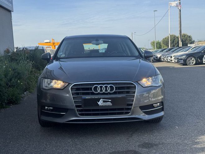 Audi A3 1.6 TDI 105 CH FAP AMBIENTE GRIS F de 2014
