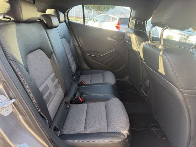 Mercedes Classe GLA 180 CDI INSPIRATION GRIS F de 2015