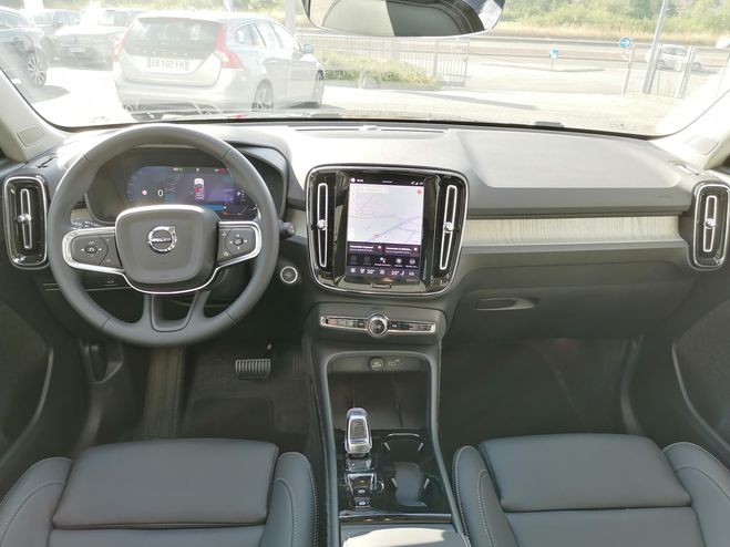 Volvo XC40 XC40 B3 163 ch DCT7 Ultra 5p Black de 2025