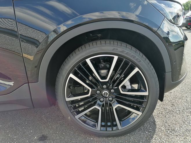 Volvo XC40 XC40 B3 163 ch DCT7 Ultra 5p ONYX BLACK de 2025
