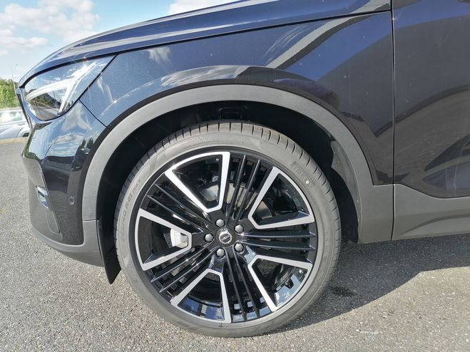 Volvo XC40 XC40 B3 163 ch DCT7 Ultra 5p ONYX BLACK de 2025