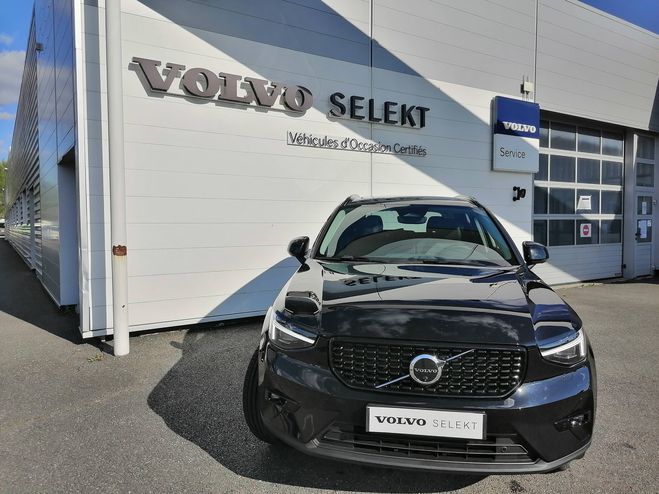 Volvo XC40 XC40 B3 163 ch DCT7 Ultra 5p ONYX BLACK de 2025