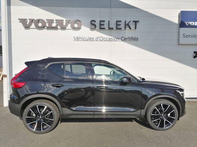 Volvo XC40 XC40 B3 163 ch DCT7 Ultra 5p ONYX BLACK de 2025