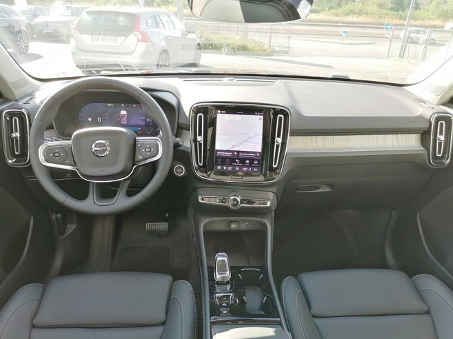 Volvo XC40 XC40 B3 163 ch DCT7 Ultra 5p ONYX BLACK de 2025