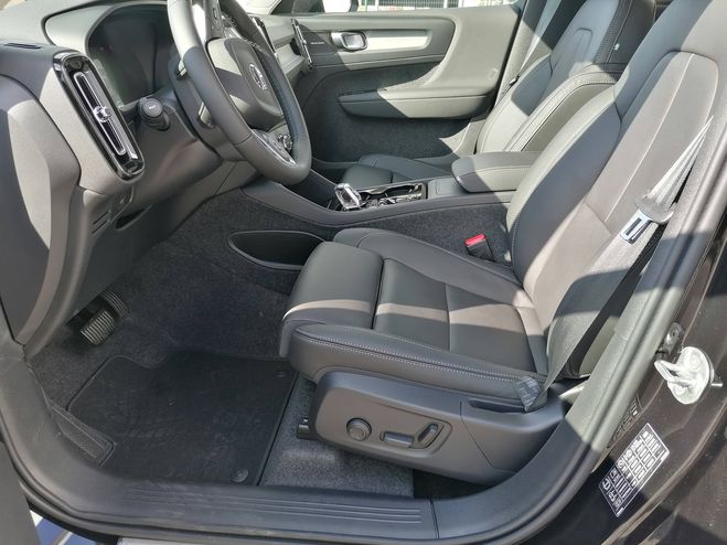 Volvo XC40 XC40 B3 163 ch DCT7 Ultra 5p ONYX BLACK de 2025