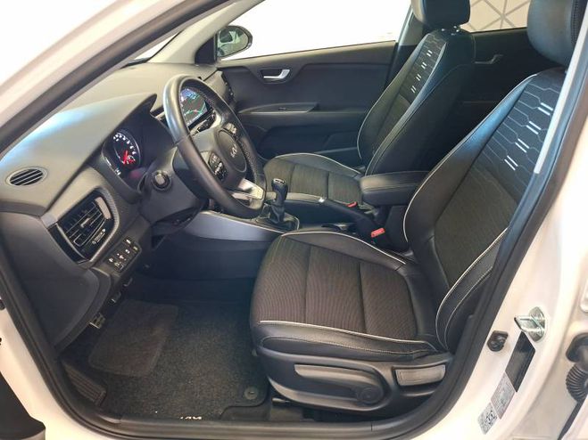 Kia Stonic 1.0 T-GDi 120 ch MHEV BVM6 GT Line blanc de 2023