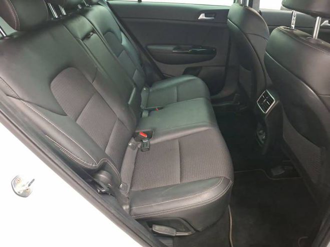 Kia Sportage 1.6 CRDi 136ch MHEV ISG DCT7 4x2 Black E blanc de 2021