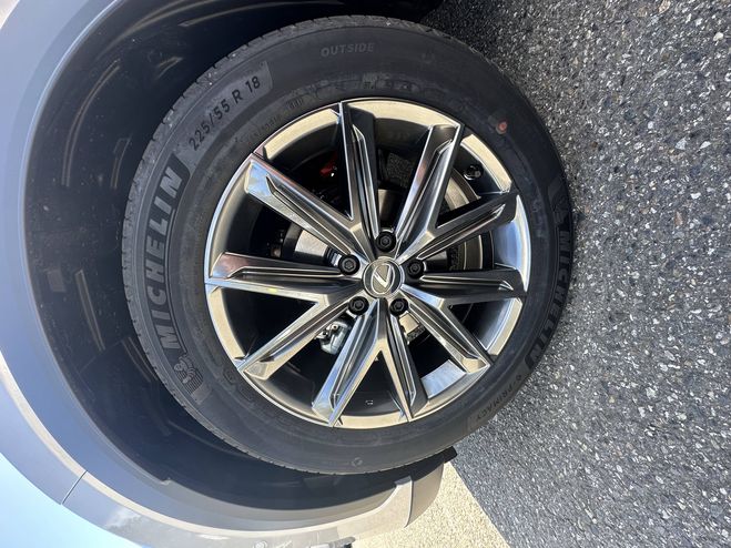 Lexus LBX LBX 2WD Relax 5p Gris de 2025