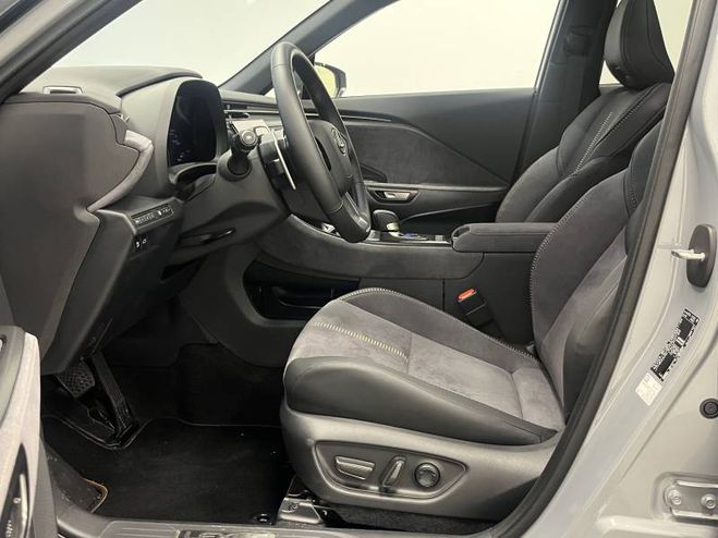 Lexus LBX 2WD Cool gris de 2025