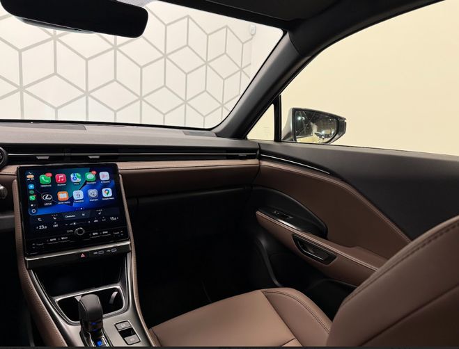 Lexus LBX LBX 2WD Elegant 5p Blanc de 2025
