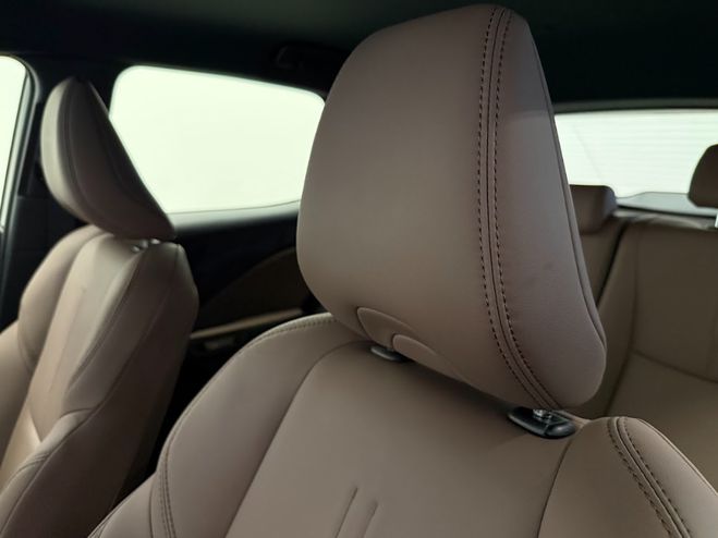 Lexus LBX LBX 2WD Elegant 5p Blanc de 2025