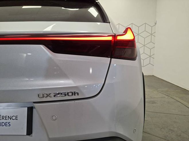 Lexus UX 250h 2WD Luxe Plus blanc de 2021