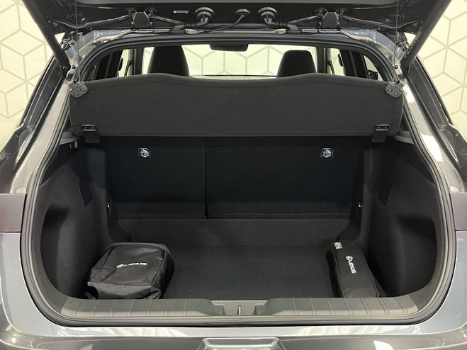 Lexus LBX LBX 2WD Cool 5p Gris de 2025