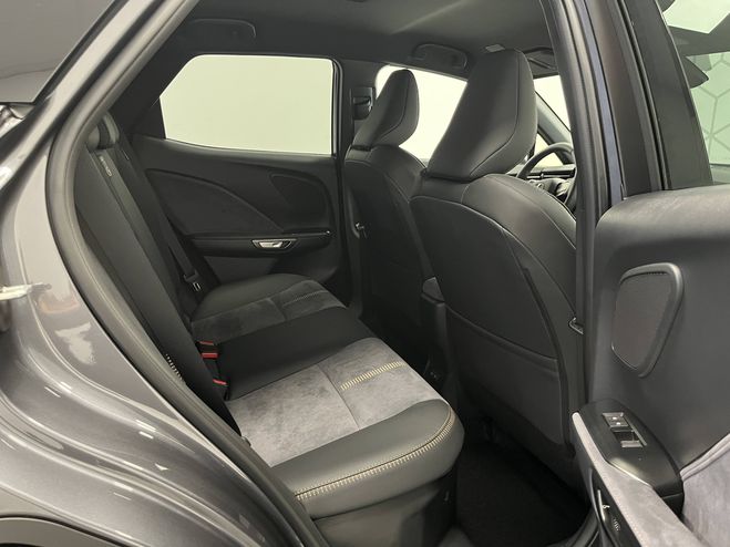 Lexus LBX LBX 2WD Cool 5p Gris de 2025