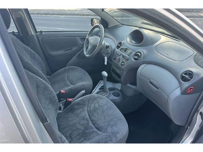 Toyota Yaris  1.3 VVT-i Linea Sol BVA Grise de 2001