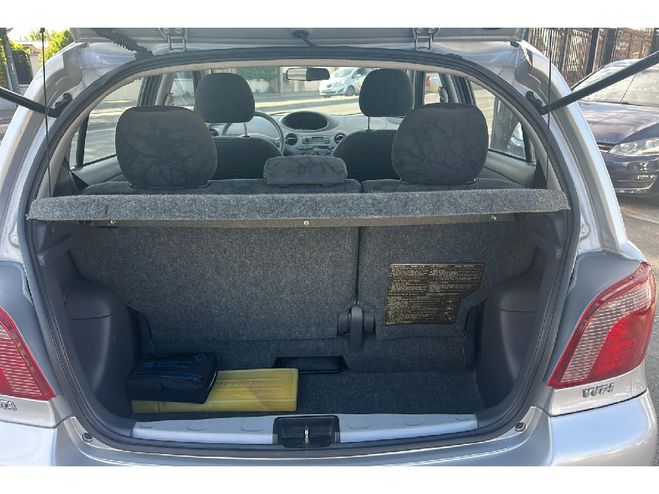 Toyota Yaris  1.3 VVT-i Linea Sol BVA Grise de 2001