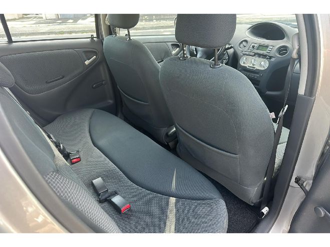 Toyota Yaris 85 VVT-i Lin�a Sol BVA Gris fonc� de 2003