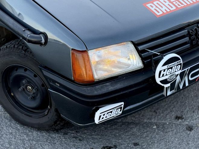 Peugeot 205 1.8D Sacr� Num�ro RAID PHASE 2 GRIS FONCE de 1995